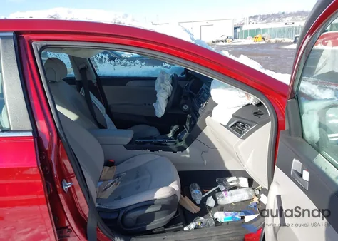 2015 Hyundai Sonata Se z USA, uszkodzony, nr VIN 5NPE24AF0FH136084